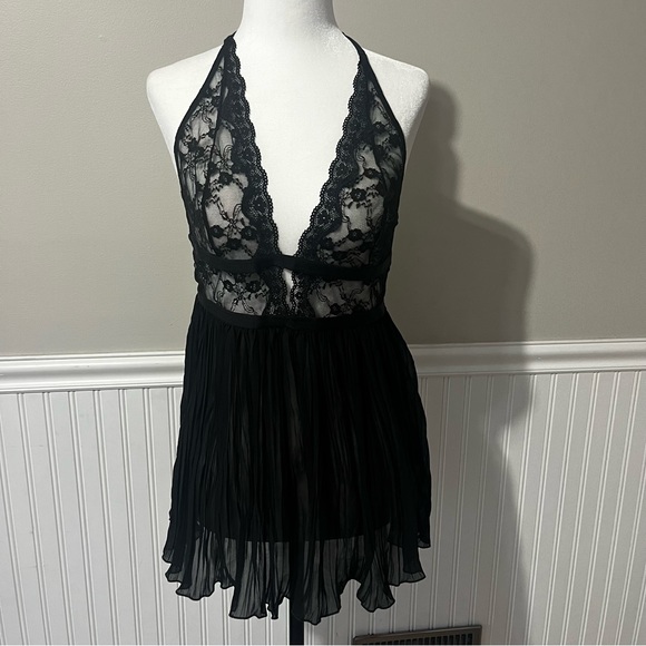 Victoria's Secret Black Lace & Sheer Pleated Halter Style Teddy - Picture 1 of 5